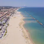 Апартаменты Beachfront With Ac & Private Parking By Hosthero *