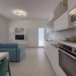 Beachfront With Ac & Private Parking By Hosthero Апартаменты