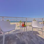 Beachfront With Ac & Private Parking By Hosthero Апартаменты *