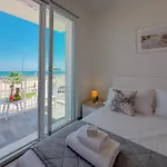 Beachfront With Ac & Private Parking By Hosthero Апартаменты