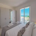 Апартаменты Beachfront With Ac & Private Parking By Hosthero *