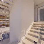 Beachfront With Ac & Private Parking By Hosthero Апартаменты