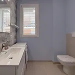 Апартаменты Beachfront With Ac & Private Parking By Hosthero *
