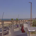 Beachfront With Ac & Private Parking By Hosthero Апартаменты *