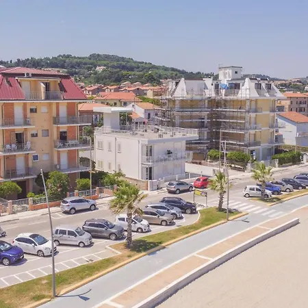 Apartment Beachfront With Ac & Private Parking By Hosthero *
