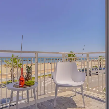 Beachfront - Ac & Private Parking By Hosthero * Civitanova Marche