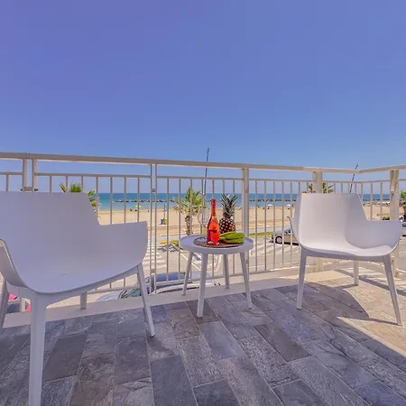 Beachfront - Ac & Private Parking By Hosthero Διαμέρισμα *
