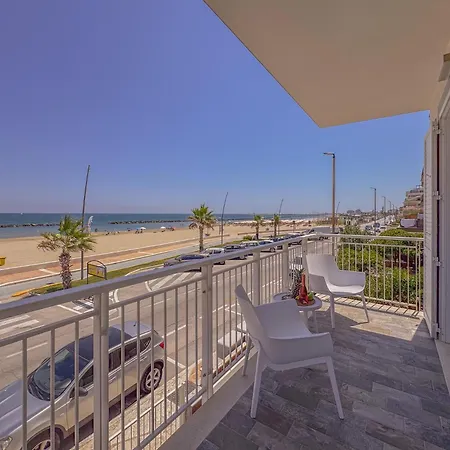 Beachfront - Ac & Private Parking By Hosthero Διαμέρισμα Civitanova Marche