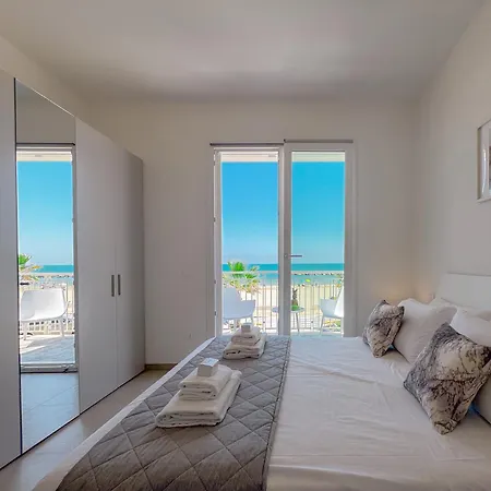 Beachfront - Ac & Private Parking By Hosthero * Civitanova Marche