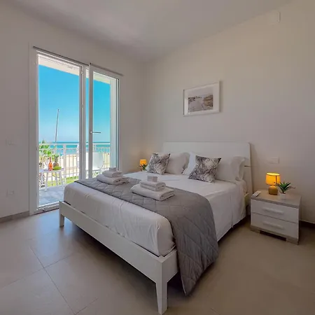 Beachfront - Ac & Private Parking By Hosthero Διαμέρισμα Civitanova Marche