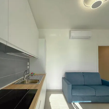 Beachfront - Ac & Private Parking By Hosthero *