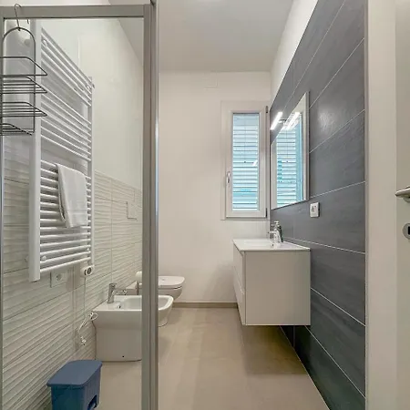 Beachfront - Ac & Private Parking By Hosthero *