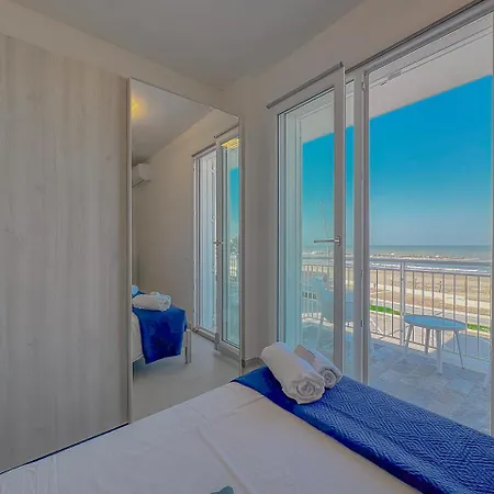 Beachfront - Ac & Private Parking By Hosthero * Civitanova Marche