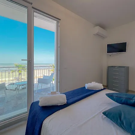 Διαμέρισμα Beachfront - Ac & Private Parking By Hosthero *
