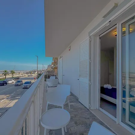 Beachfront - Ac & Private Parking By Hosthero Διαμέρισμα Civitanova Marche
