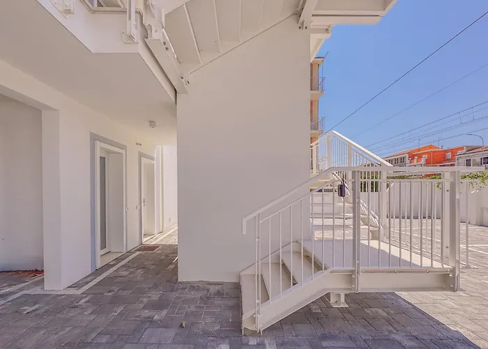 Beachfront With Ac & Private Parking By Hosthero *