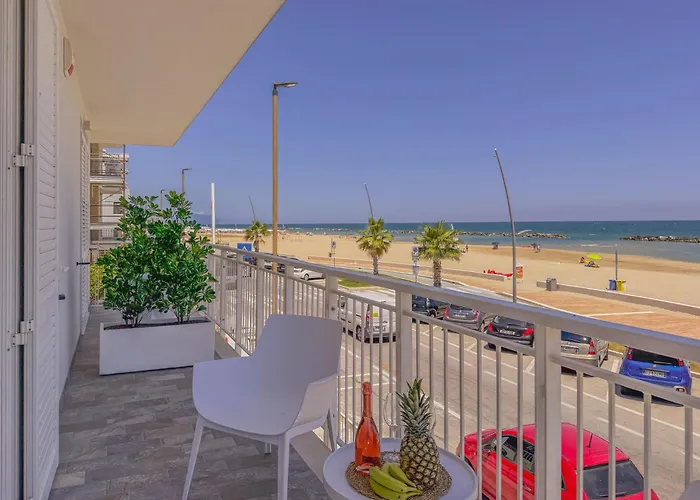 Apartment Beachfront With Ac & Private Parking By Hosthero