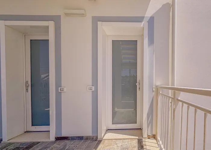 Beachfront With Ac & Private Parking By Hosthero Civitanova Marche