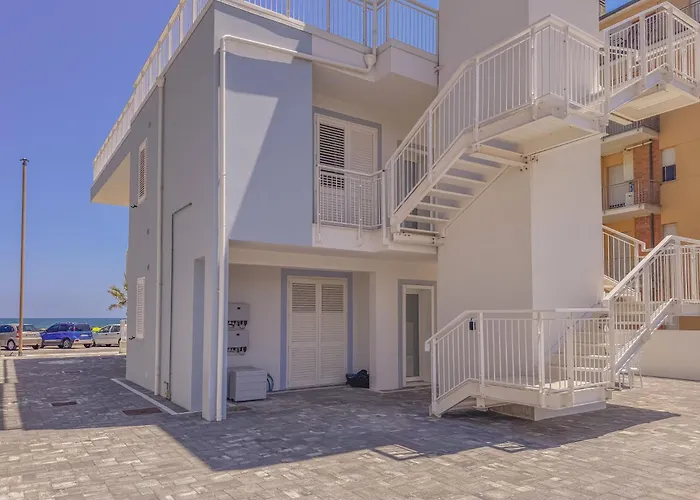 Beachfront With Ac & Private Parking By Hosthero * Civitanova Marche