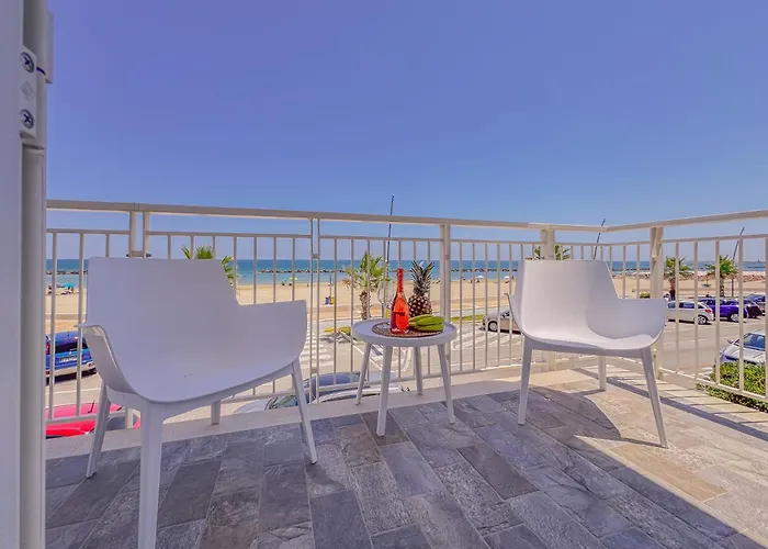 Beachfront With Ac & Private Parking By Hosthero Apartment *