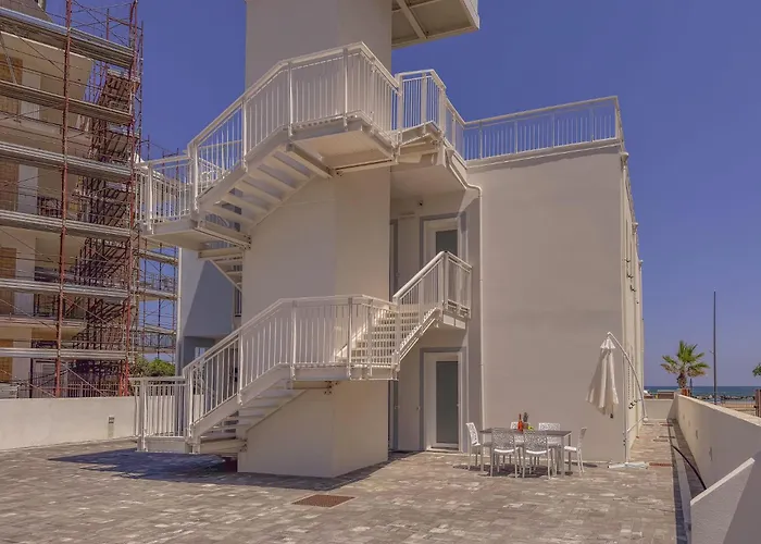 Beachfront With Ac & Private Parking By Hosthero *