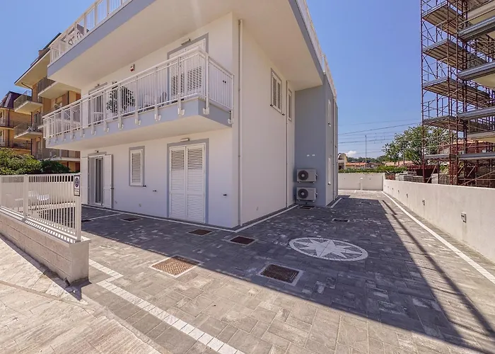 Beachfront With Ac & Private Parking By Hosthero