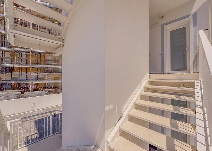 Beachfront With Ac & Private Parking By Hosthero Apartment