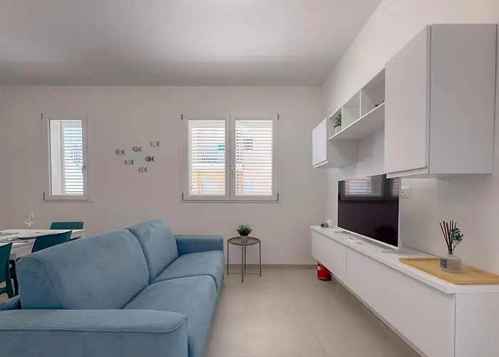 Apartment Beachfront With Ac & Private Parking By Hosthero