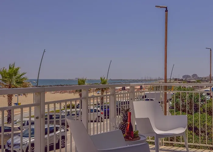 Beachfront With Ac & Private Parking By Hosthero Apartment *